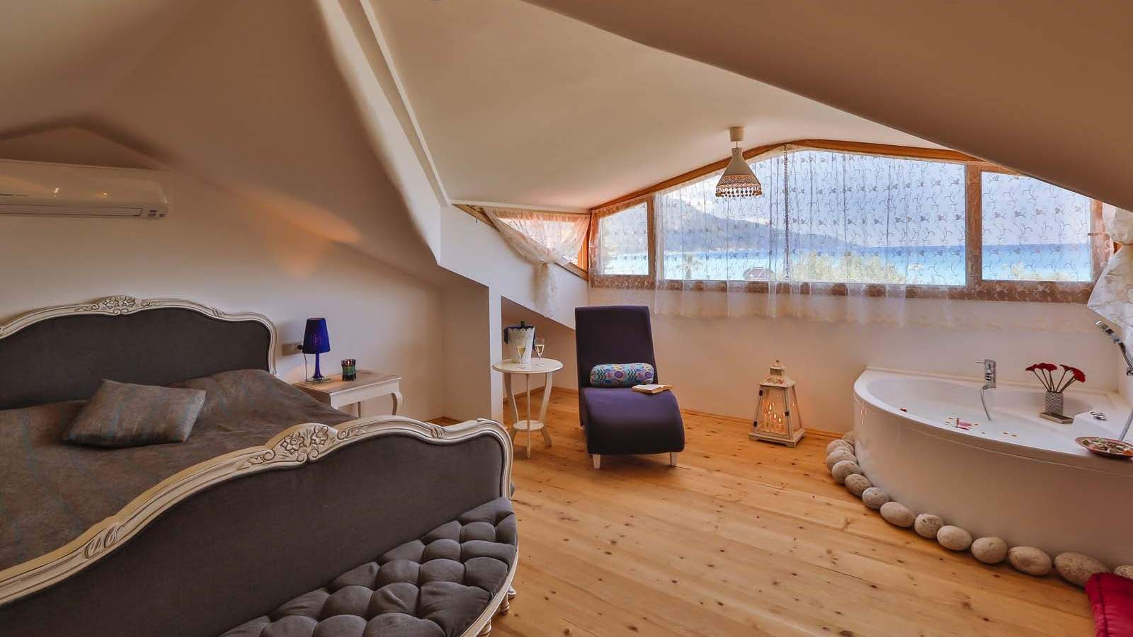 Attic Rooms - With Sea View Hotel